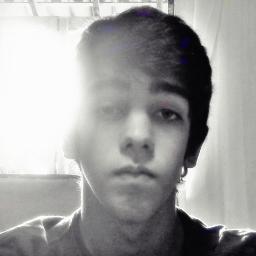 moreno alto, bonito e sensual