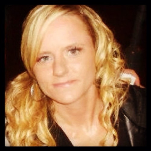 Im 35live life to the full love my daughter family and friends...... Loves clubbing bassline and speed garage DnB.... Dancing the night away and singing my hea