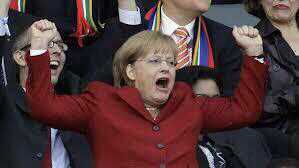 Joder a Europa es mi pasión. En mis ratos libres juego al Candy Crush con Berlusconi. Mis amigas me llaman Angie. Guardiola me pone el strudel duro.