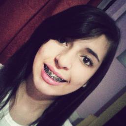 - Saabe aquela garota, que leva um sorriso no rosto e miil segredos no coração ? Entãoo soou eeu ... (=
http://t.co/pjdbefK3B3