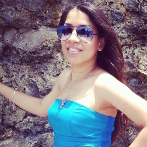 Soy hija del Gran Yo Soy. 
Madre, esposa, hermana, hija....I love art, music... amable, simpática, y aveces loquita :P