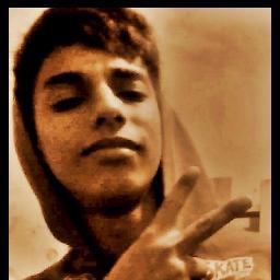 @_larissamacena aqi- ele tem 15 anos, taurino, santista, marrento as vezes, ama lasanha e me ama muito rs segue ai =))