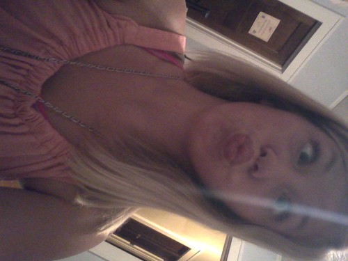 comedy, truth, love notes in 140 charecters! I follow back (: