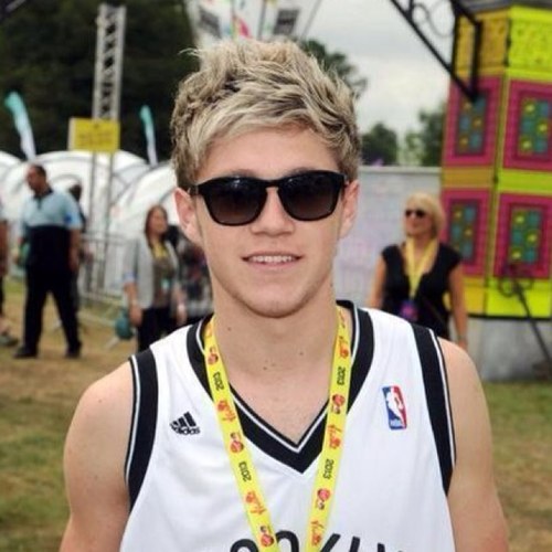 GO FOLLOW @JAYZESUSNARRY BC I LOVE YOU AND I TOLD U THE FACT THAT U R SEXY AS HELL WORK ITTT