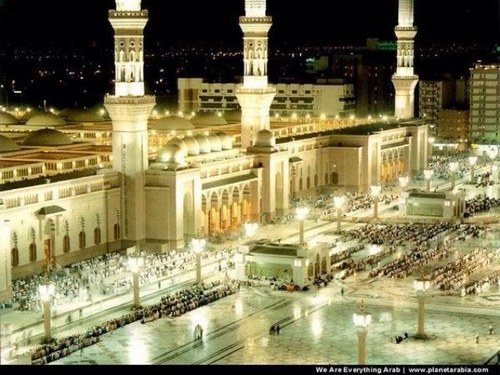 العزه باتباع منهج السلف والذله والهوان باتباع المناهج الحزبية الفاسدة