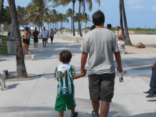 Argentino, hincha de Banfield, padre de Felipe y de Juana.