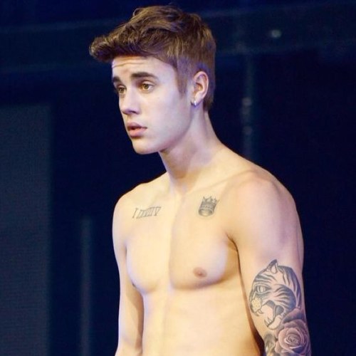 You love his body ❤i love his eyes❤. You are talking bad about him im comming after you. Follow me @justinbieber! All i can do is believe !