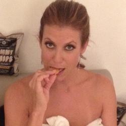 Expert fangirl to @katewalsh. Grey's Anatomy! Private Practice! Pretty Little Liars! Desperate House Wives :)