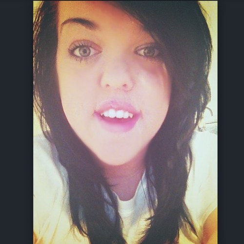 Got quite a strong love for One Directionn!!! :* i follow back on here and on instagram: (danielle17x_)