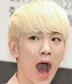 It's all about YOU, ME, US and EVERYBODY! SHINee runs my world ♥ 2013 ARTIST OF THE YEAR!!