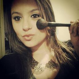 Ariana das brabas! Impulsiva, determinada e extrovertida. Uma mulher com muitos sonhos e metas a alcançar!