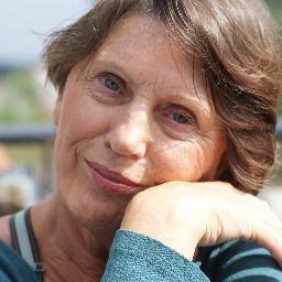 De ontwikkeling van mensen en de mensheid fascineert me. Ik werk via Educare, EduQreation, Zinvol Tekenen met Kinderen, Aanraken. Nieuw project: DroedelApp.