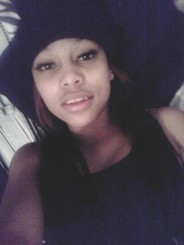 Made A New Account; 'Kaniyah;Lesbian;17; Single;Talk to me