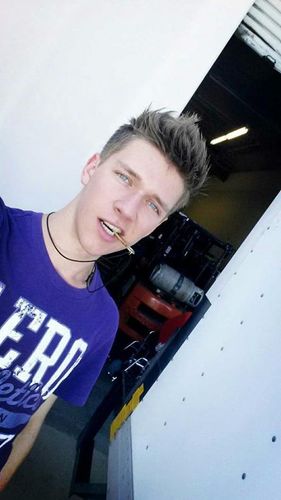 I'm not the real Collins key just a fan page go follow my other account @purpleblueneon
