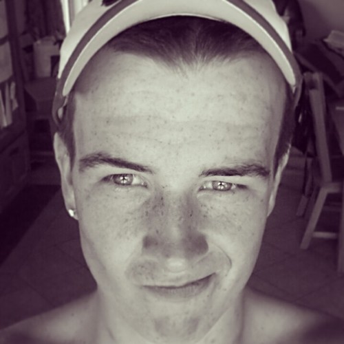 aarondunne17's profile picture. Im a drinker with a hurling ploblem!!