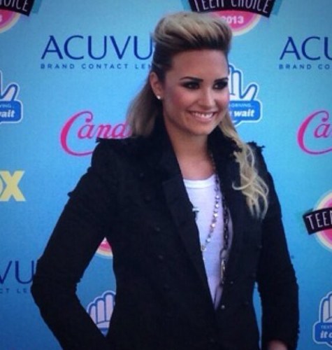 In the certainty that God is with me I move on in search of my dreams.I'm BoyLovatic,Fã de @WesleySafadao!