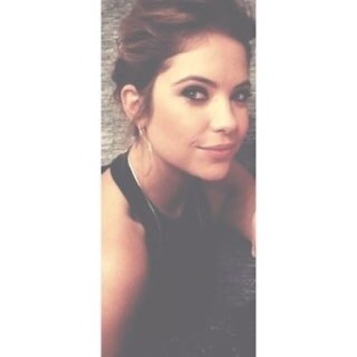 Camila, Dyl, Miley, Luke, Sel, Ross, and Leigh they make me happy.


♡Marcel♡