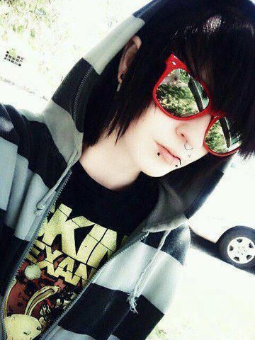 i ish Jake 17 birthday 9/24 bi single but heart is taken  follow me