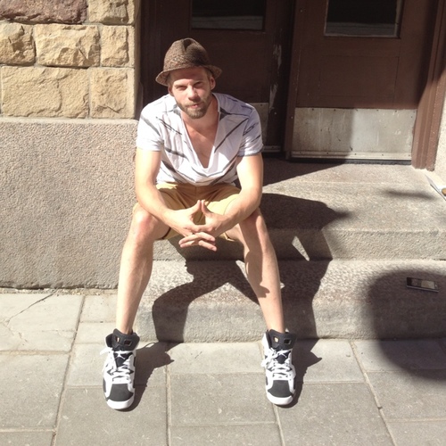 Life lover, football junkie, and sneaker head that hails from Sweden.