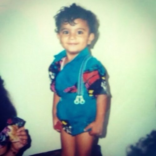 alaa_nabel's profile picture. @alaa_nabel: تويتر .ورقة صغيره تتسع لـ ١٤٠ حرف .. فيها من يكتب باحتراف .. و من يكتب بانحراف