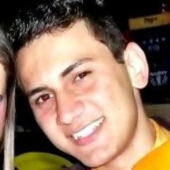 Sou um cara que se acha muito pequeno em relaçao ao mundo,sou apenas um grão de areia no deserto.... mas as vezes O PREGO QUE SE DESTACA É MARTELADO....