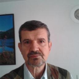 1968 devresi Hv.H.O. mezunuyum.
1972'de siyasi sebeble tutuklandım, ordudan ihraç edildim. SSK emeklisiyim.
İzmir'de yalnız yaşıyorum.
