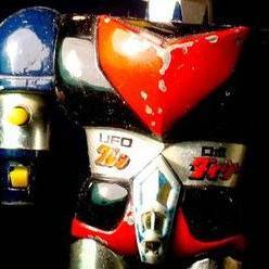 Réaliser cent utopies pour que les espoirs dépassent enfin la nostalgie. Jeux de société, jouets et jeux vidéos.