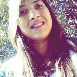 -' uma chata , boba , ciumenta , brincalhona , Melhor amiga da @NaayLoirah - queer sabem mais ? me seegui ! *--*