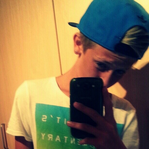 instagram;  henribro13    skype;  henrihartenbach   ♡germany♡     ☆★follow me★☆     ♥loveyaa♥