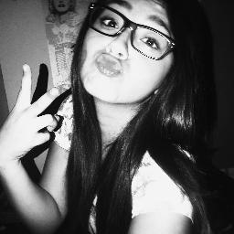 Coucou ! Je m'appelle Séléna , j'ai 13 ans(bientôt 14). Je suis Directioner , Mixer et Belieber ! :D .