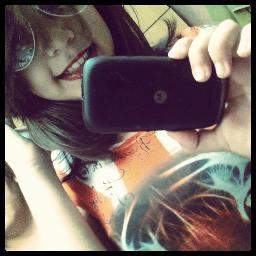 —Boom sou chatta pra caralho me aguenta qm quer,orgulhosa e divertida...Amoo Pollo & BDS ..Na real tiôw quer me conhecer clica em segui aki no tt ;]'