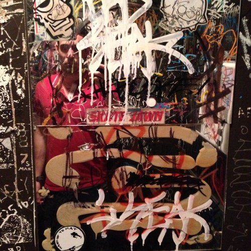 raguna_beach's profile picture. I robs drug dealers.