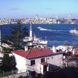 İ