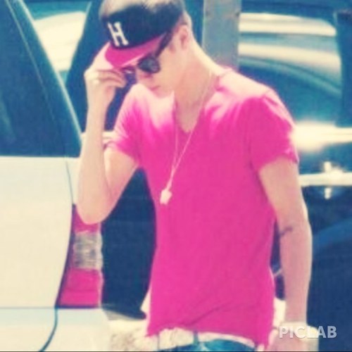 Hey the name's Ashley; Senior in high school, Belieber, Justin Bieber, I love helping others  {twist follows}