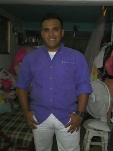 Trabajador soltero kiero conocr chiks para difrutar bailar tengo 23 años  agreguenme al wspp 0414 946 30 71 de mrcy- sta Rosa