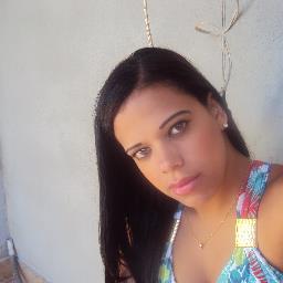amo ser quem eu sou, não sou celebridade mas faço muito sucesso. não agrado a todos, pq nao sou perfeita. DEUS sim e perfeito e me ama muito!!!!!