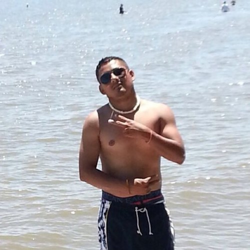 Naci en el salvador,,, soy un joven amistoso pero muy respetuoso, me gusta estudiar, la musica, futbol y un poco de politica