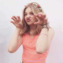 @CHLOEGMORETZ IS MY QUEEN, FOLLOW ME! { @steinfeldgraces }.