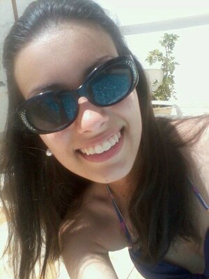 Amo dançar , ir a praia . Adoro meus amigos e amo churrasco .
