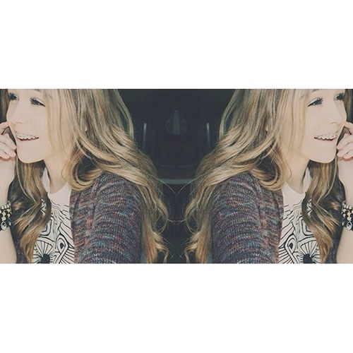 Hello my beautiful friend. i just wanted to tell you that you are perfect. i love you. - Grace.
