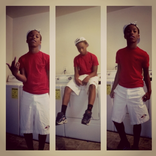 14 Years young dont smoke or drink  tryyna do right but its a bunch of wrong SMALL WORLD BIG DREAMS