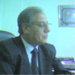 أن تتكلم عن العشق فليس بالضرورة أن تكون عاشقا .. وماتكتبه على الملأ .. يخصك ولا يخص أحدا http://t.co/SmMuDu8GPl  http://t.co/A0Q5Uidc7e