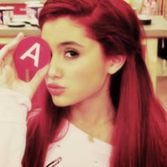 Me segue looogo!
Quem se descreve se limita!.