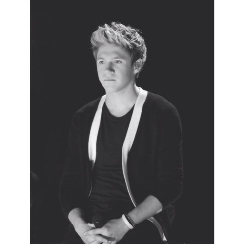 this is a saved/spam account but follow my actual account @TR0PICALHARRY