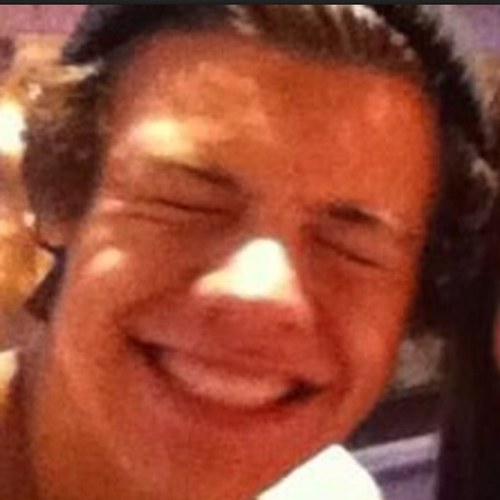 free follow! please follow @weyheylukeh and ask for a follow back! have a lovely day