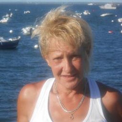 Profile Picture of Julia Martine (@martineagen) on Twitter