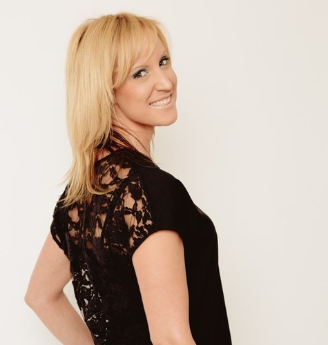 Holistic Nutritionist, Fitness Fanatic, Music Nerd, Supermom & all around cool chick.