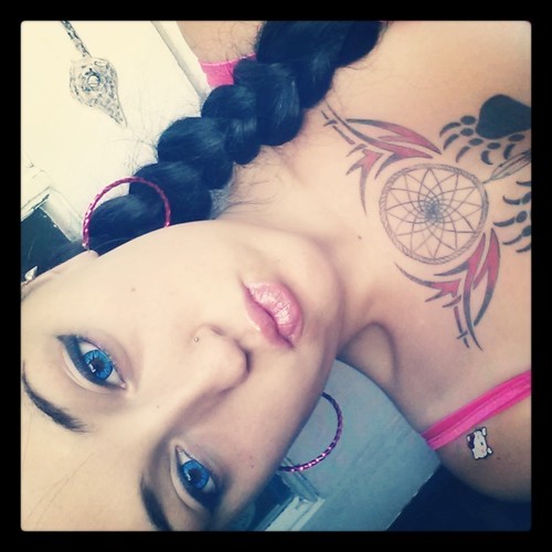 i Stay High Cuz The World is Soo Low$$ FOLLOW ME & iLL FOLLOW BACK:) --Bong Rips & Bacon Strips♥--