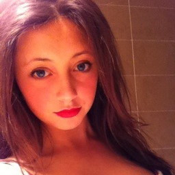 Model at hollister3
