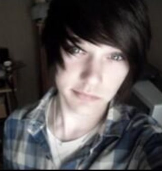 19, Smosher, Dating @dinotay, Directioner,Life Isn't A Movie So Dont End It. ^_^ Yup thats all to it! Emo.